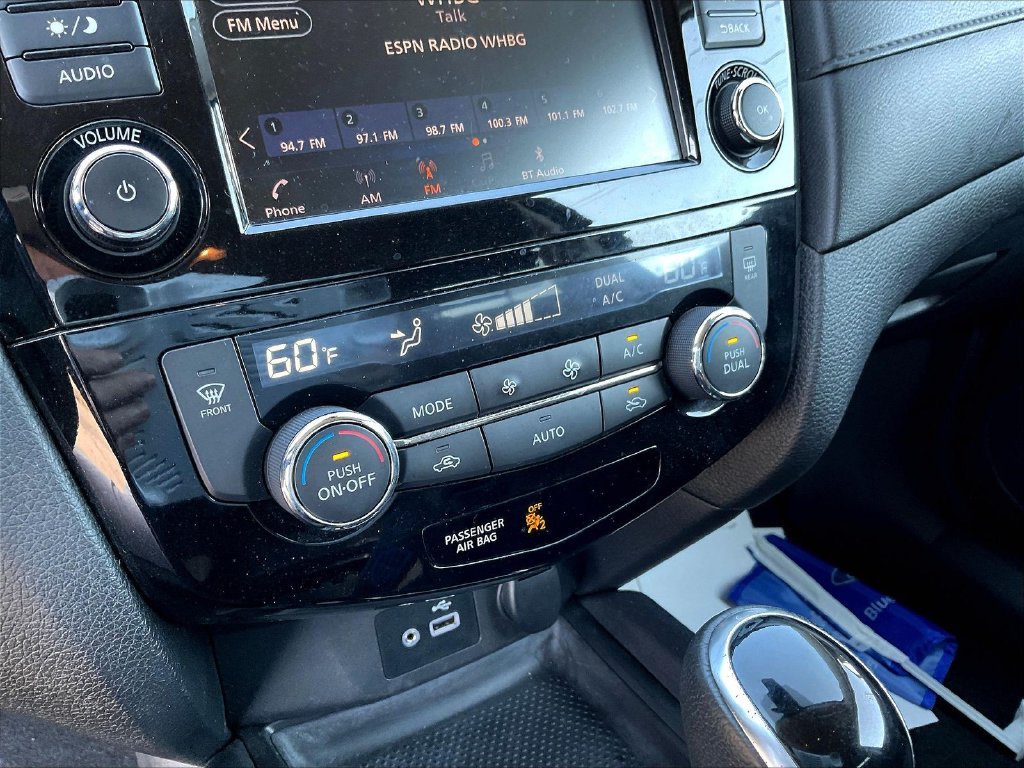 Used 2020 Green Nissan SV image 7