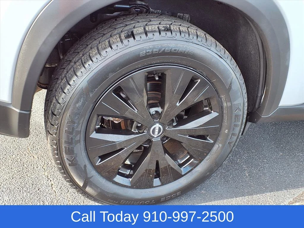 Used 2022 Silver Nissan SV Intelligent AWD image 8