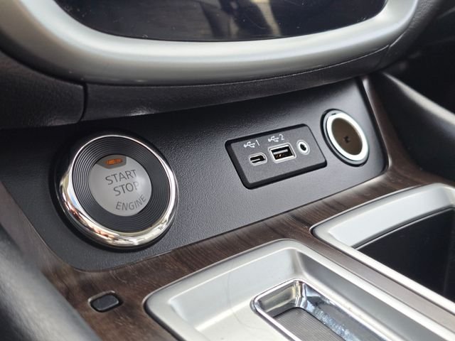 Used 2020 Pearl White Tricoat Nissan Platinum image 34