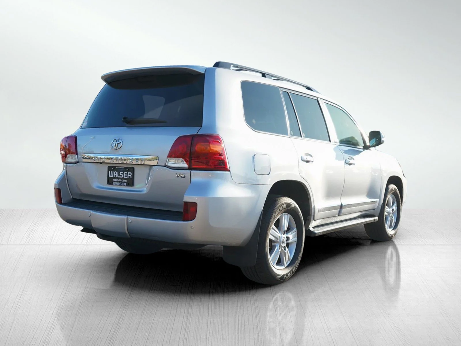 Used 2015 Classic Silver Metallic Toyota Base image 5