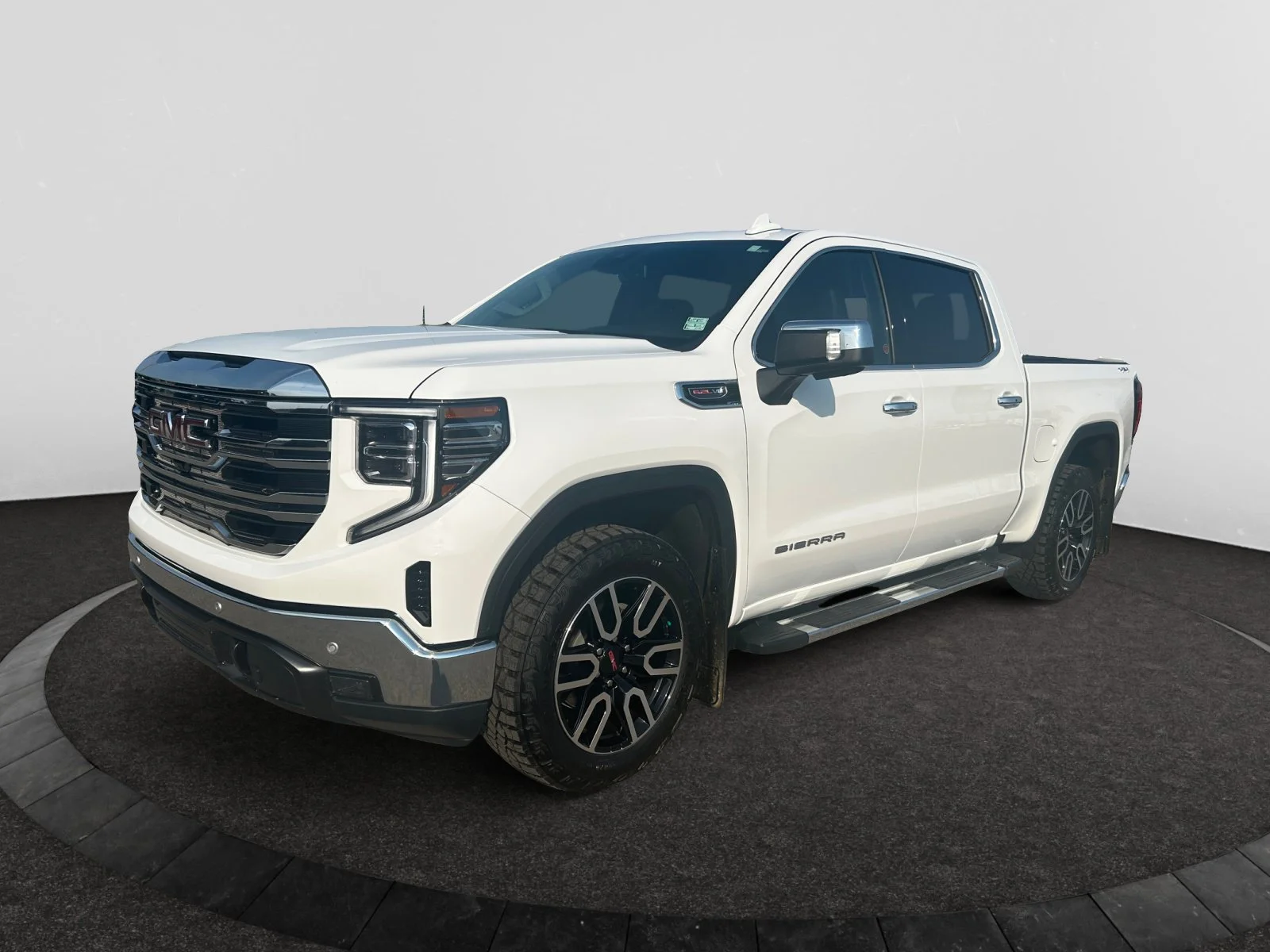 Used 2024 White GMC SLT Crew Cab 6.2L Leather Sunroof 4x4 image 1