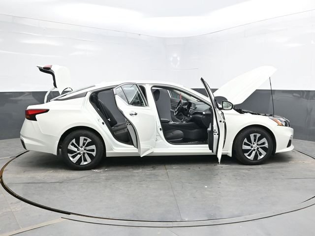 Used 2020 White Nissan 2.5 S image 55