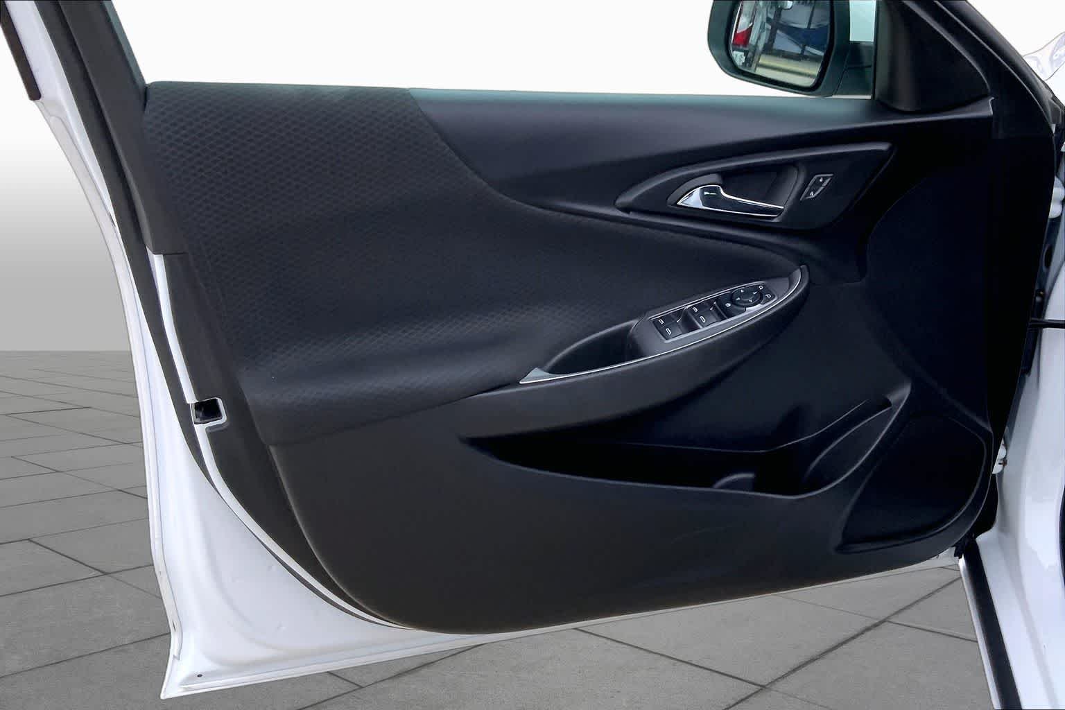 Used 2024 Summit White Chevrolet LT image 21