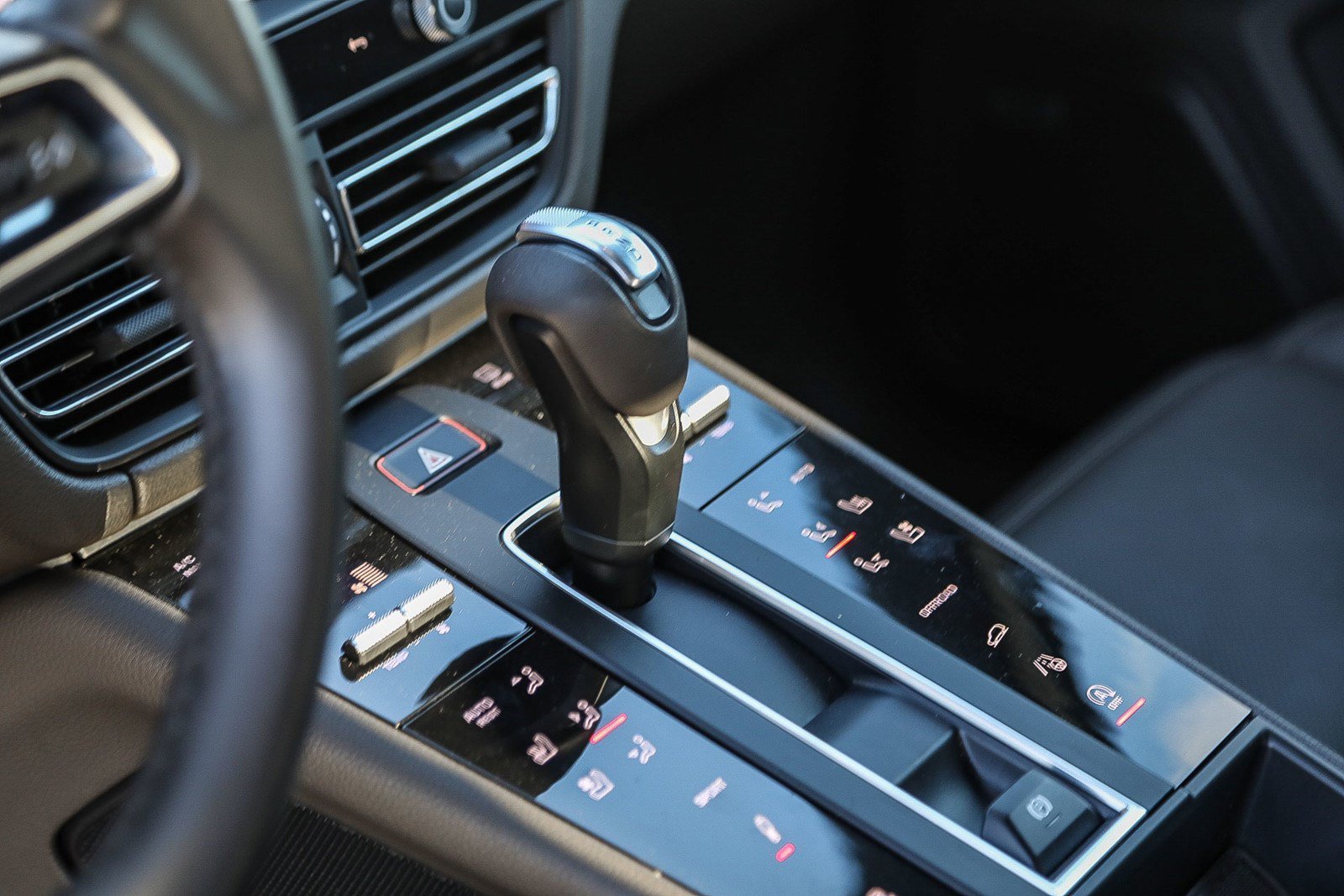 2022 Porsche Macan S - Photo 14