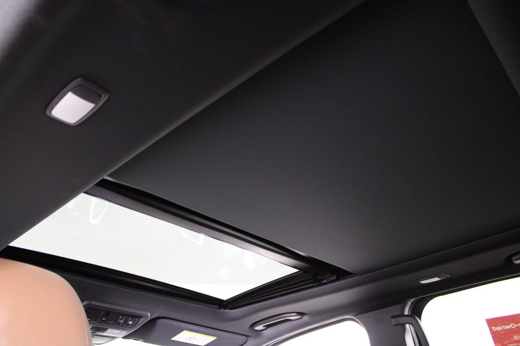 Used 2024 White Nissan Platinum Reserve image 21