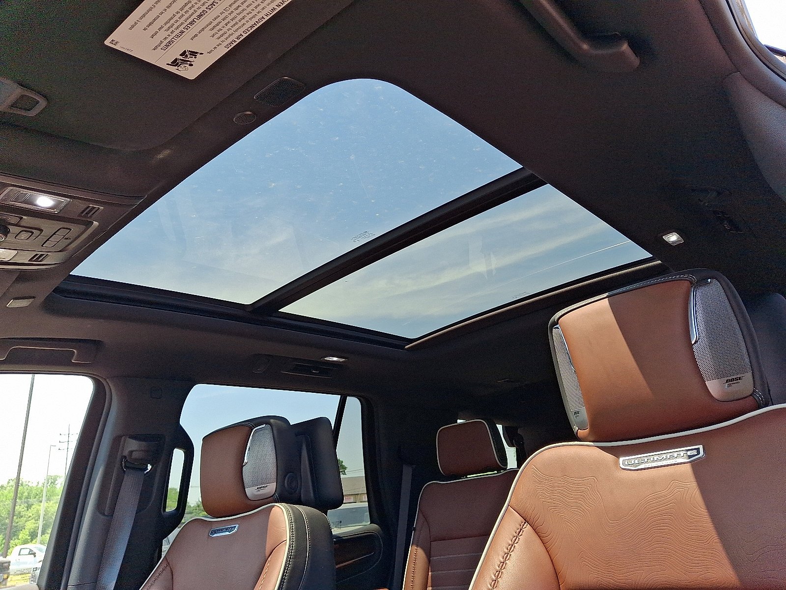 2024 GMC Yukon Denali Ultimate - Photo 17