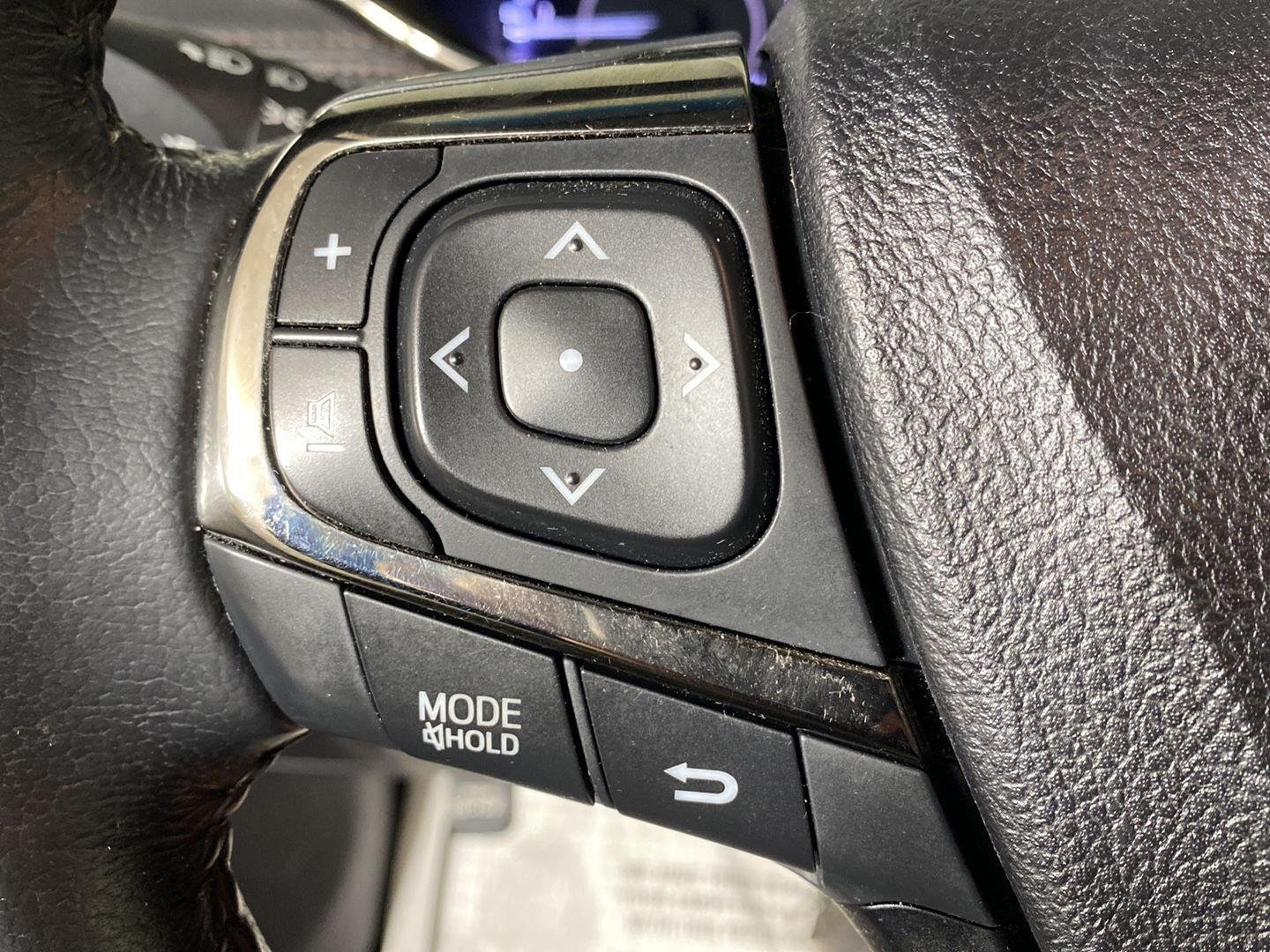 Used 2015 Sizzling Crimson Mica Toyota XLE image 22