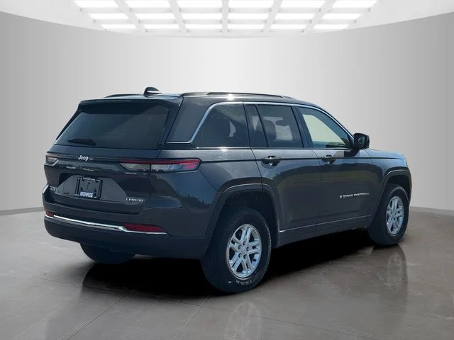 Certified Used 2024 Gray Jeep Laredo image 7