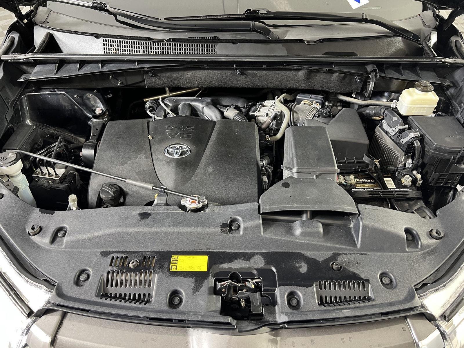 Used 2018 Midnight Black Metallic Toyota LE Plus image 32