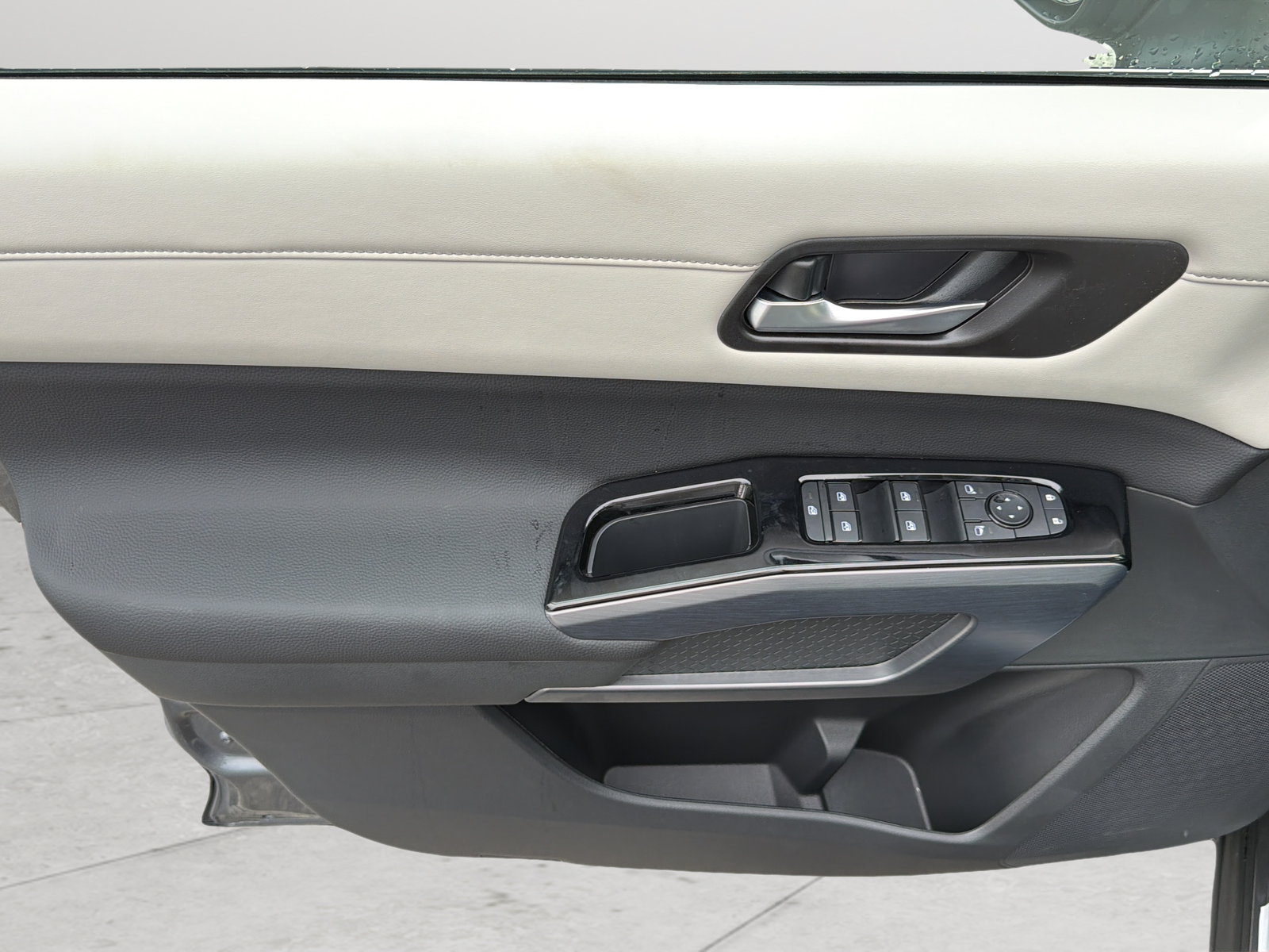 New 2026 Gray Nissan SL image 29