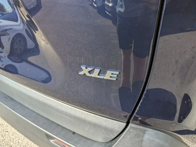 Used 2023  Toyota XLE image 8