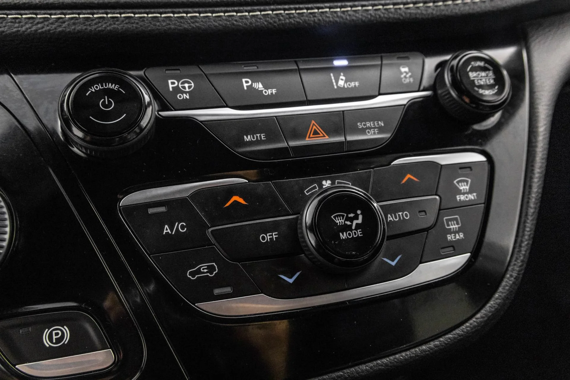 Used 2022 Black Chrysler Touring L image 34