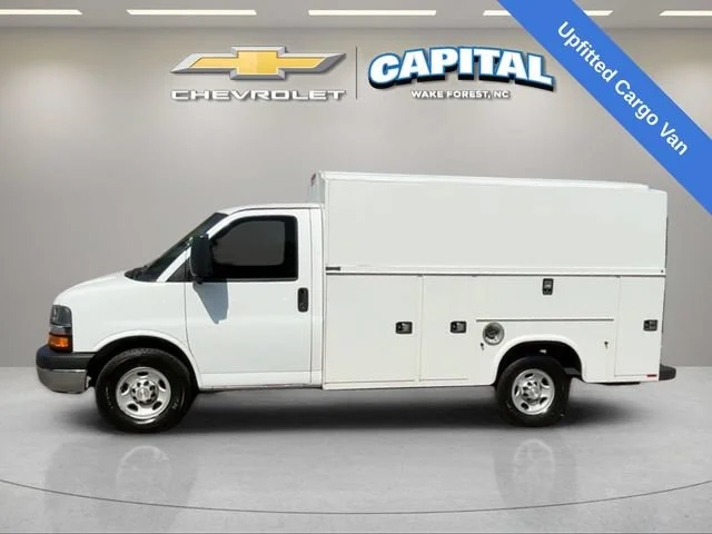 Used 2019 SUMMIT WHITE Chevrolet CUTWAY image 2