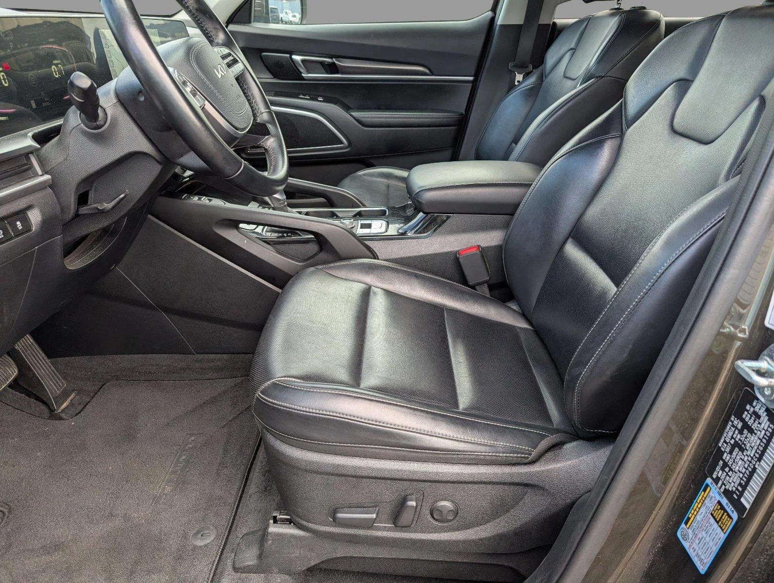 Used 2025 Dark Moss Kia S image 13
