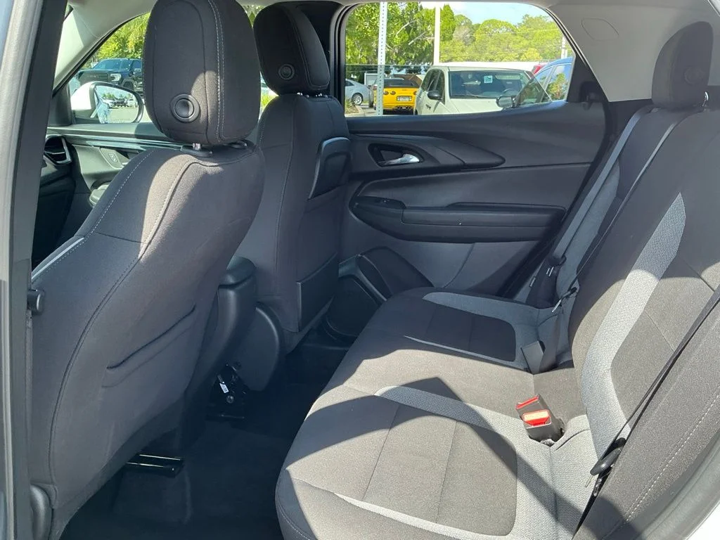 Used 2025 White Chevrolet LT image 28