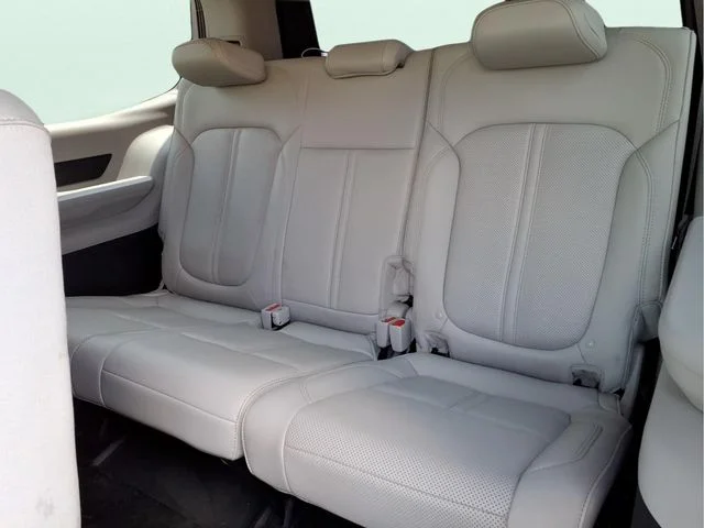 Used 2022 White Jeep Series III image 17
