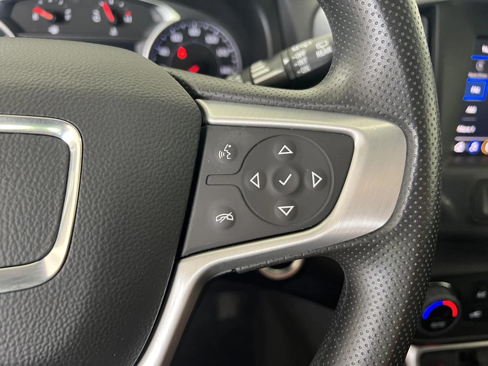 Used 2024 Summit White GMC SLE image 10