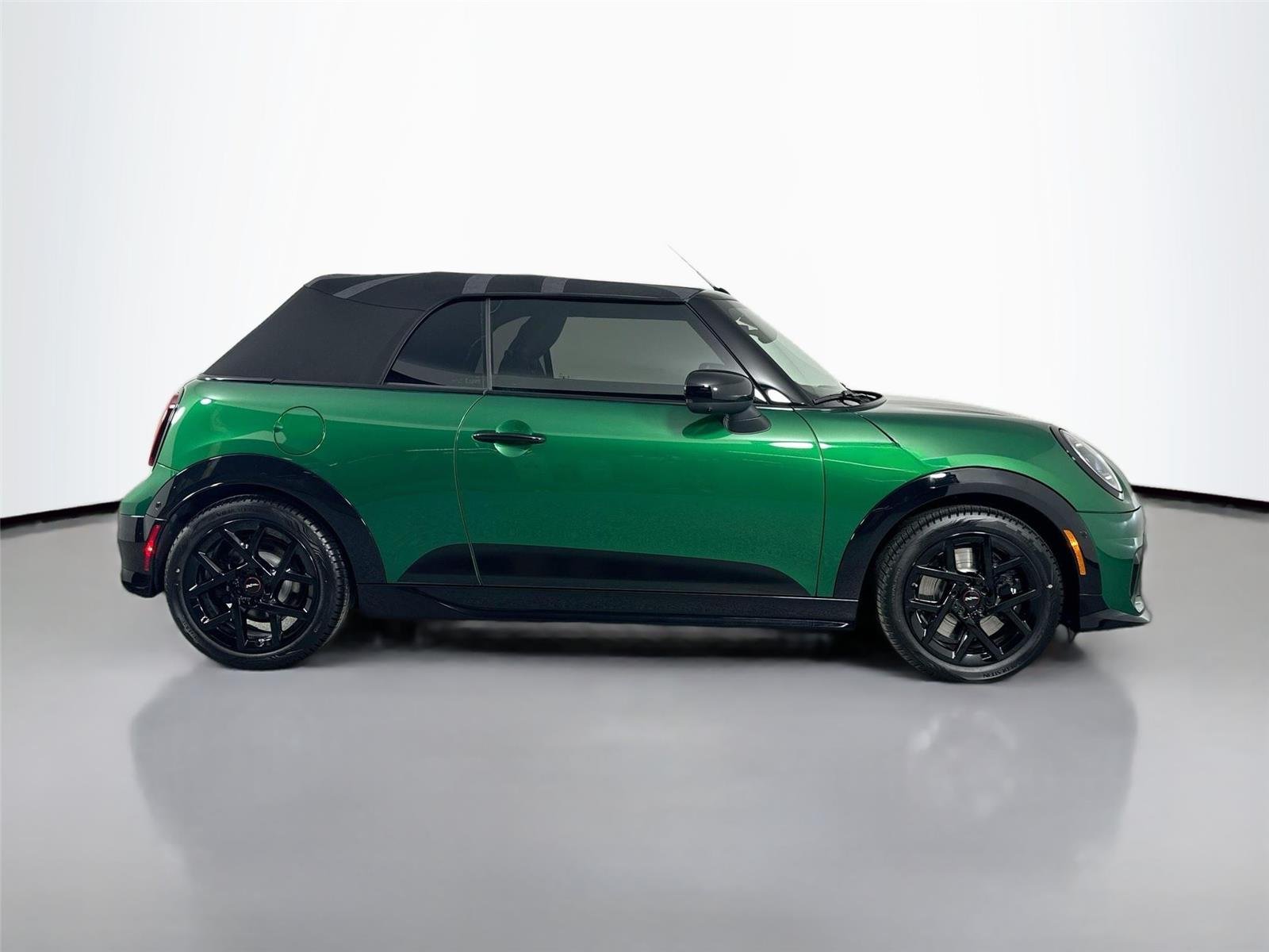 New 2026 British Racing Green IV Metallic MINI Iconic image 4