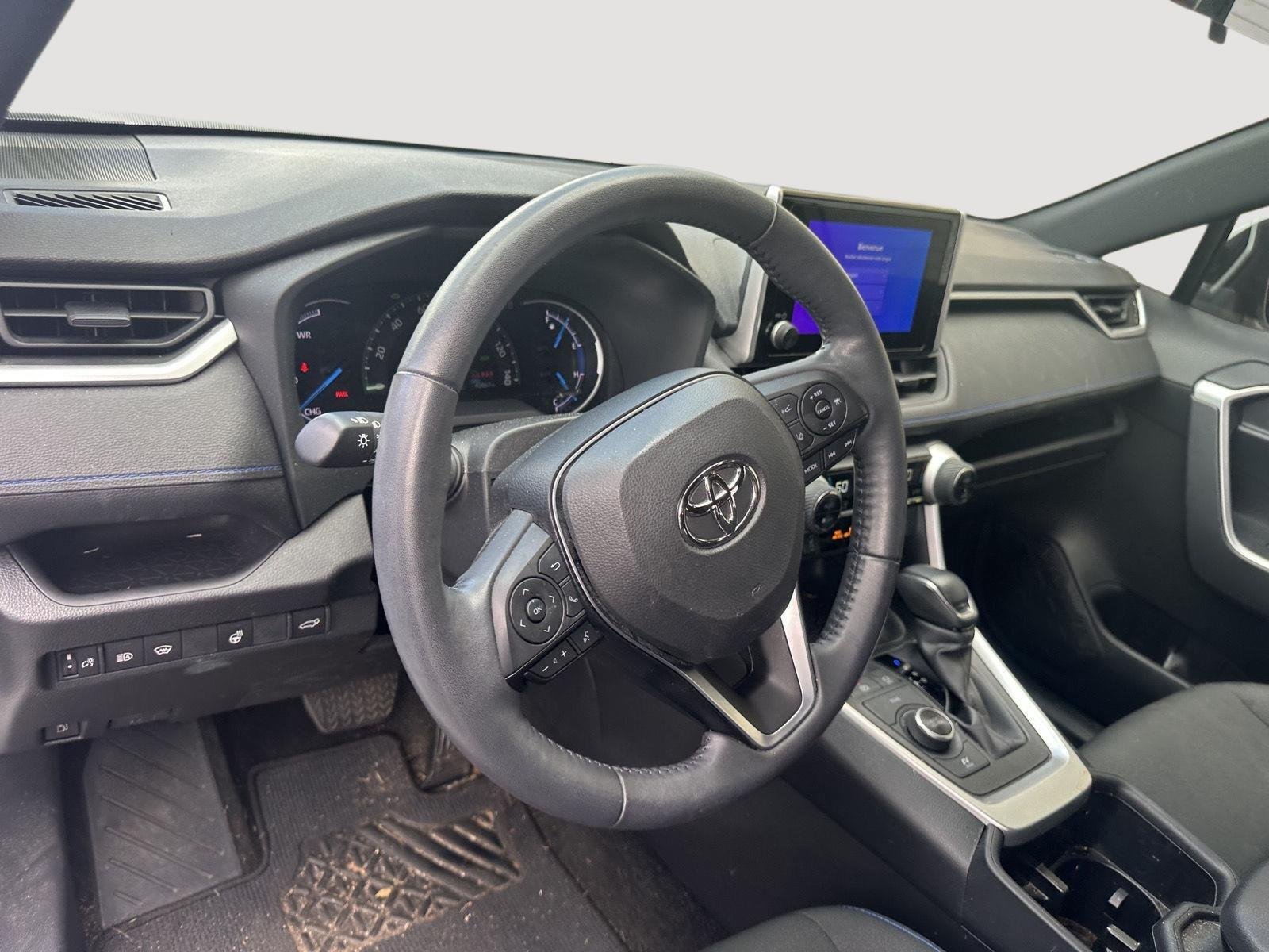Used 2024 Wind Chill Pearl Toyota Hybrid SE image 10