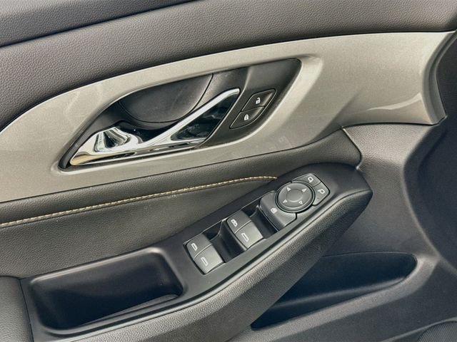 Used 2020 Silver Chevrolet LT image 17