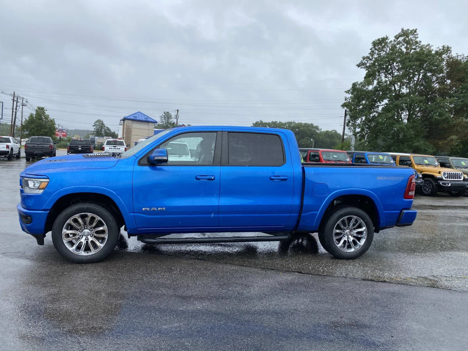 Used 2022 Hydro Blue Pearlcoat Ram Laramie image 8