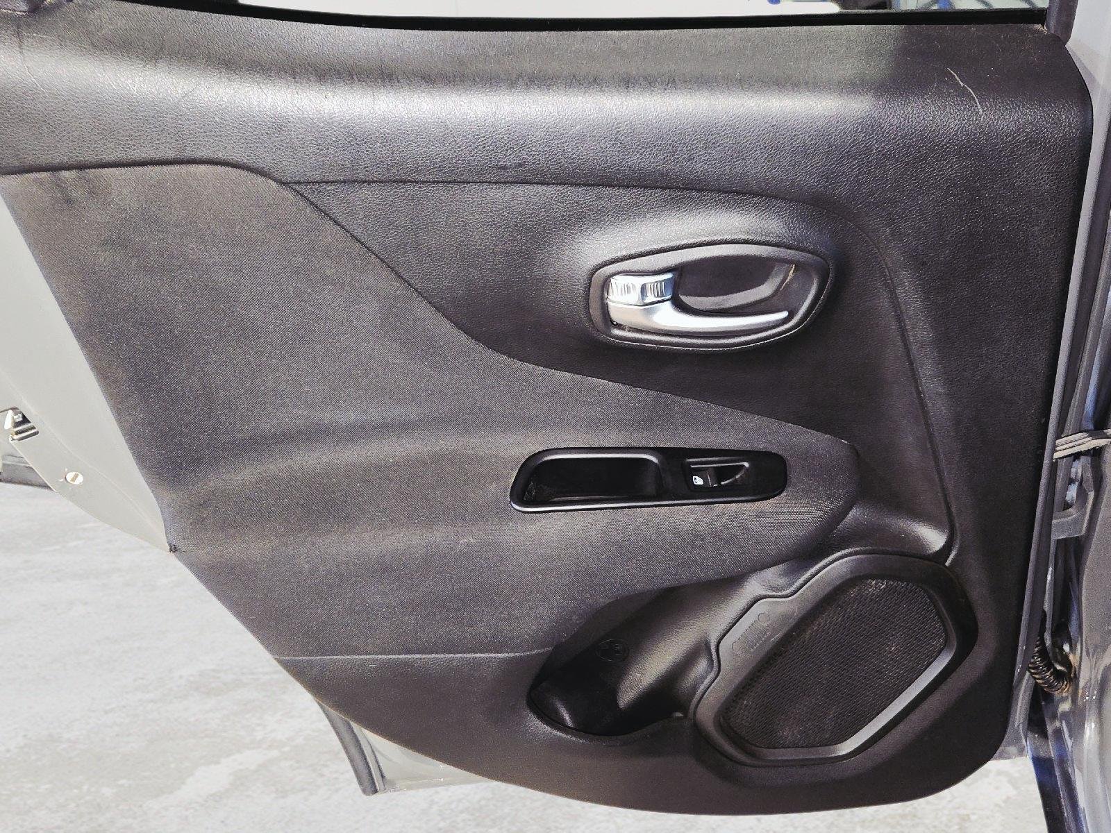 Used 2020 Sting-Gray Clearcoat Jeep Latitude image 33