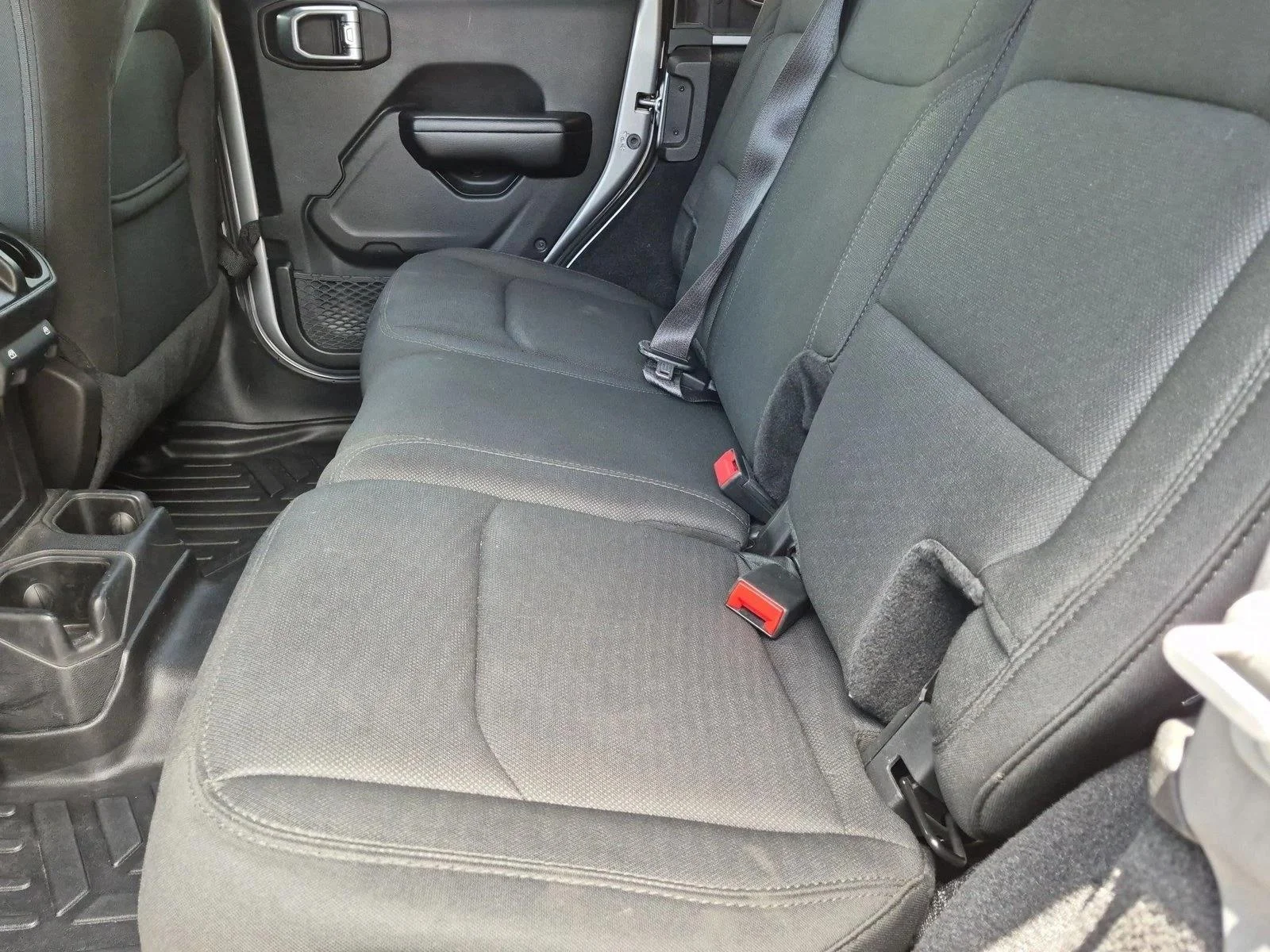 Used 2019 Billet Silver Metallic Clearcoat Jeep Sport S image 19