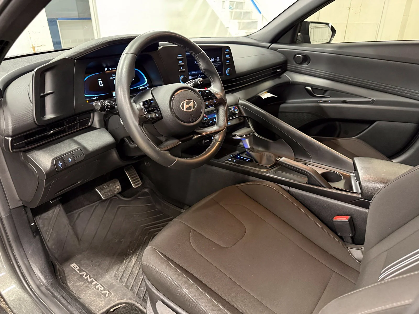 Used 2025 Gray Hyundai SEL Sport image 17