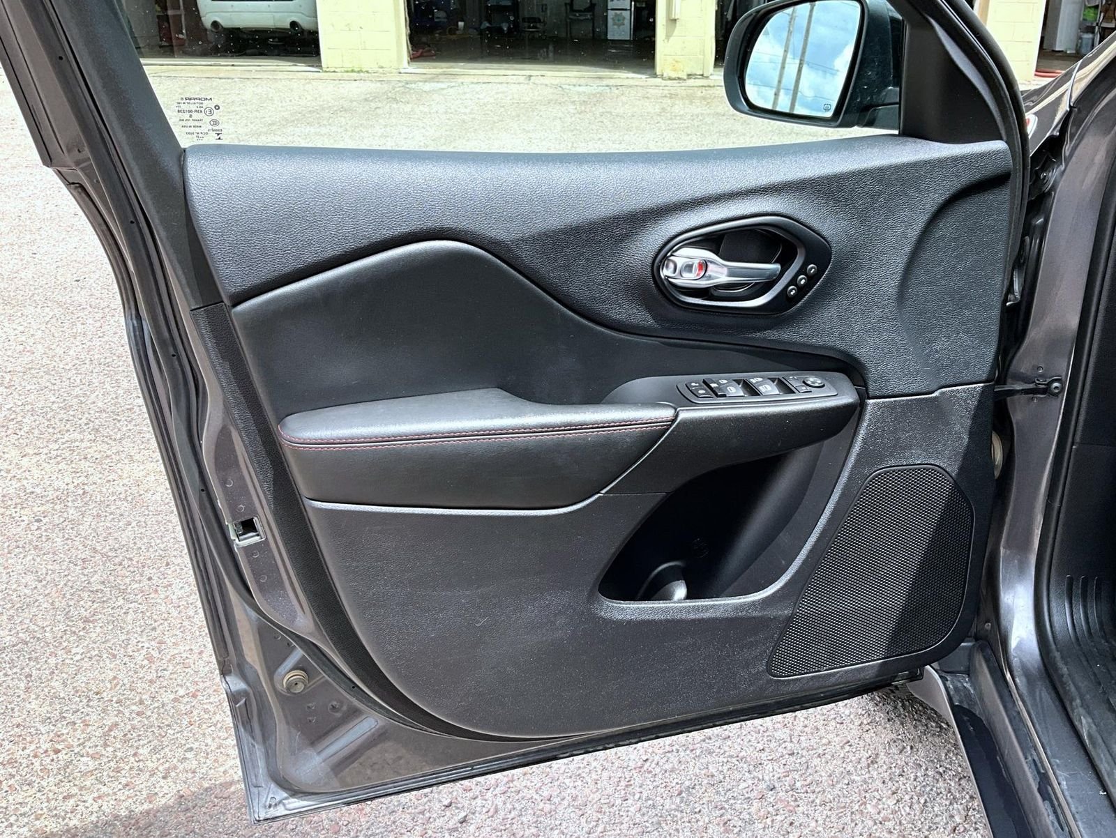 Used 2022 Gray Jeep Trailhawk image 10