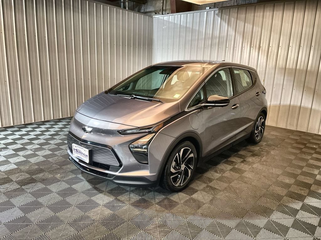 Used 2022 GRAY GHOST METALLIC Chevrolet 2LT image 4