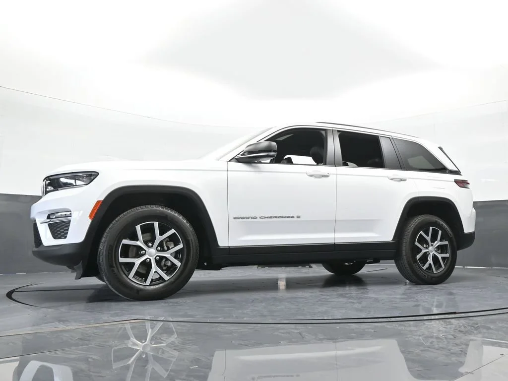 Used 2024 White Jeep Limited image 62
