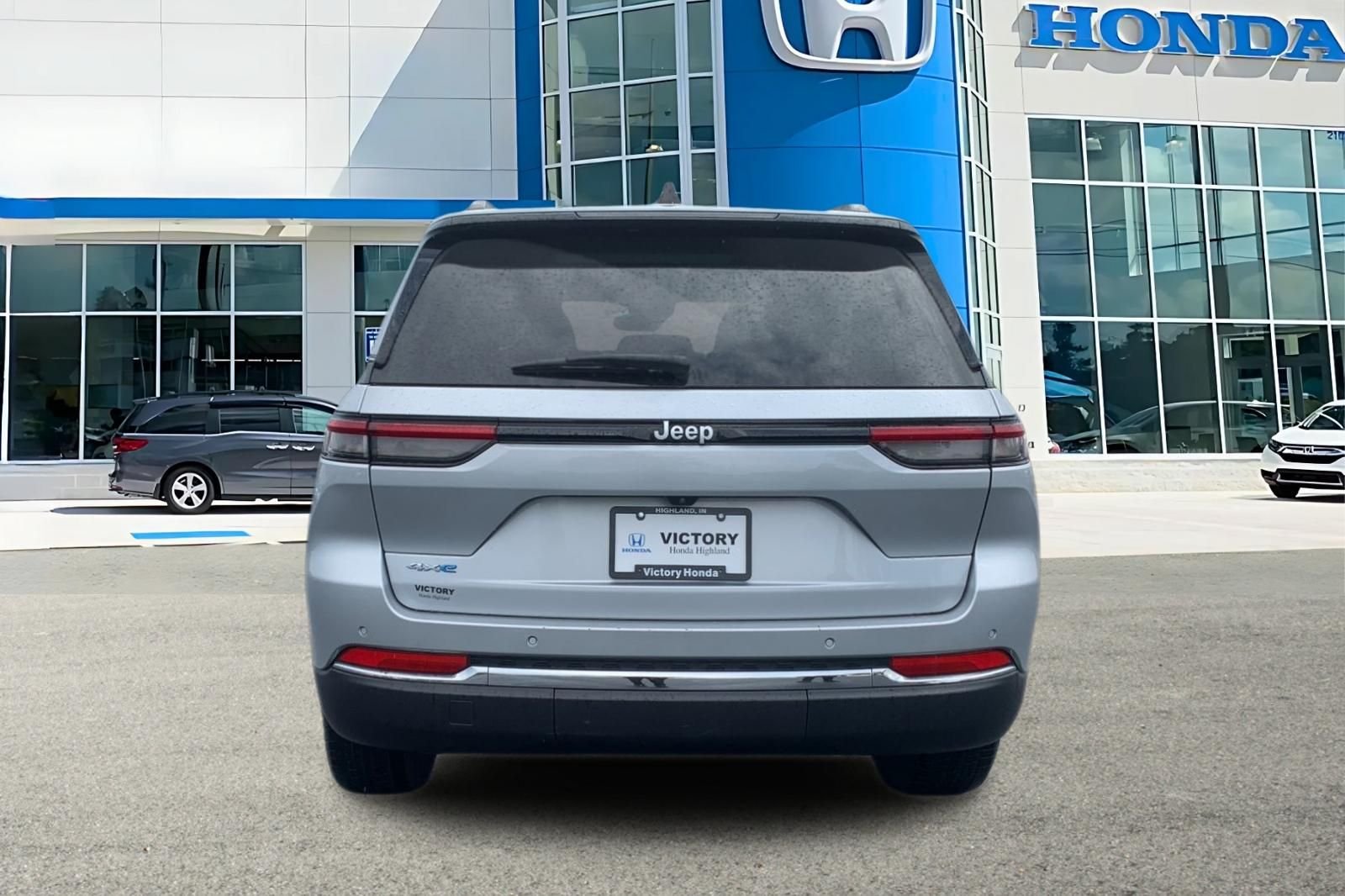 Used 2024 Silver Jeep 4xe image 4