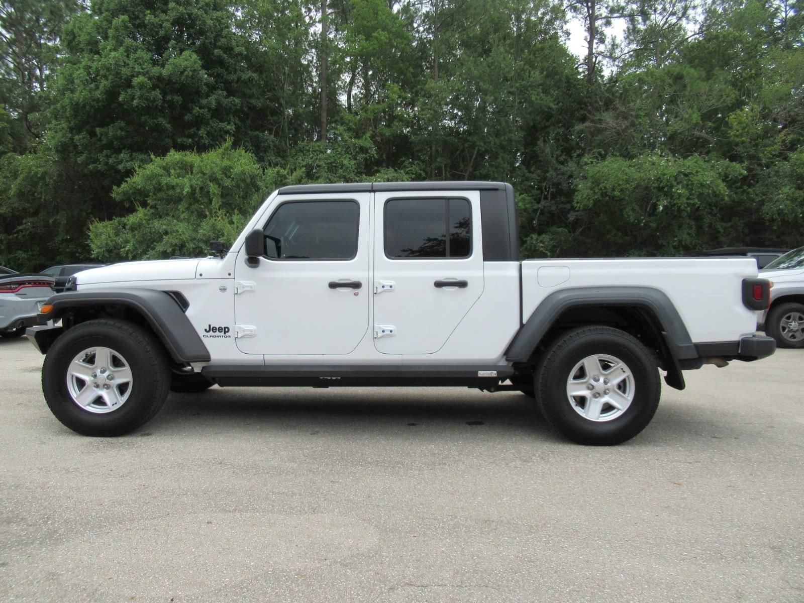 Used 2020 White Jeep Sport image 4