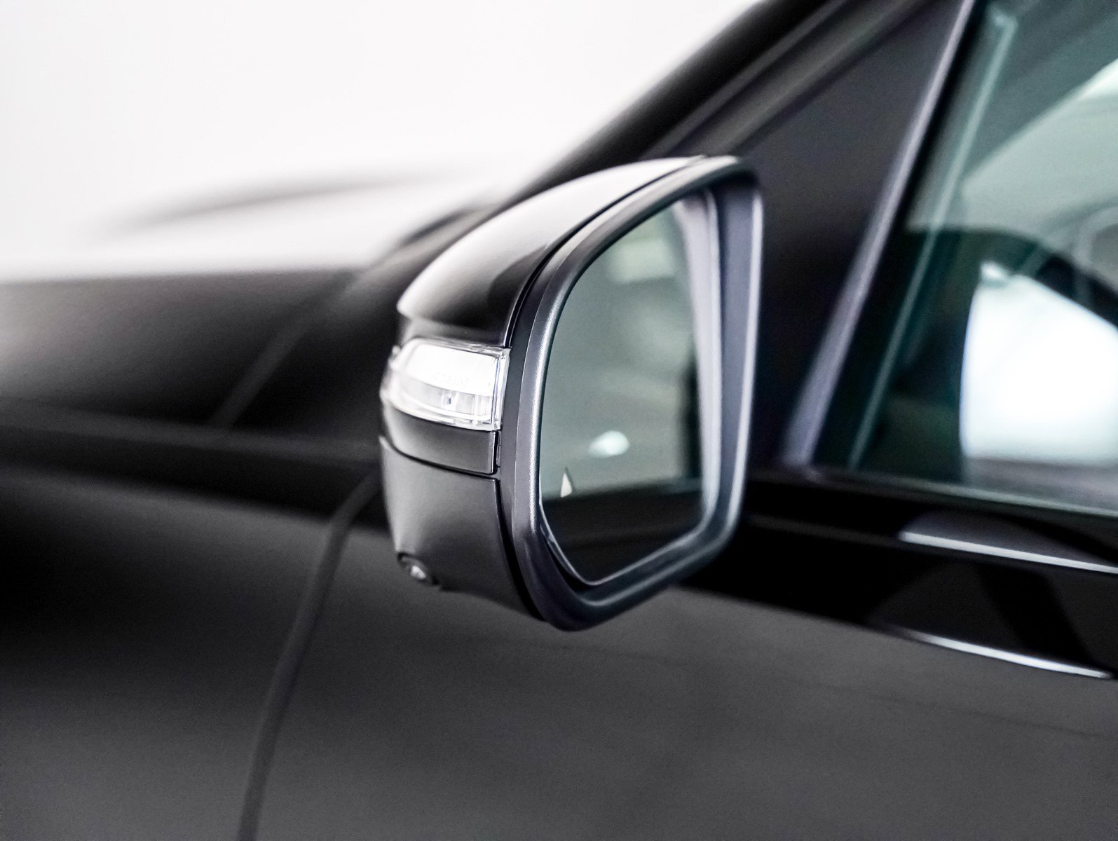 New 2026 Obsidian Black Metallic Mercedes-Benz GLE 350 image 25