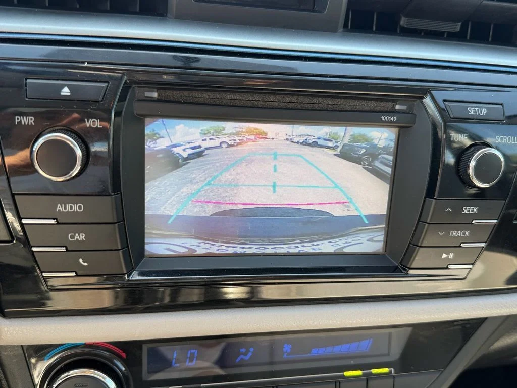 Used 2015 Gray Toyota LE image 17