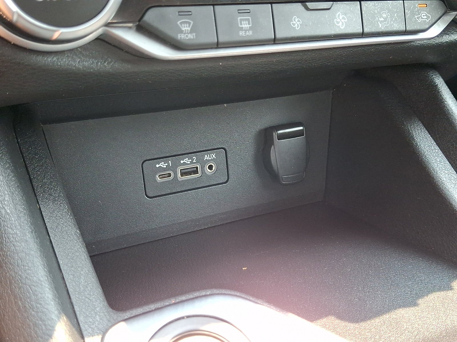 Used 2020 Aspen White Tricoat Nissan SV image 24