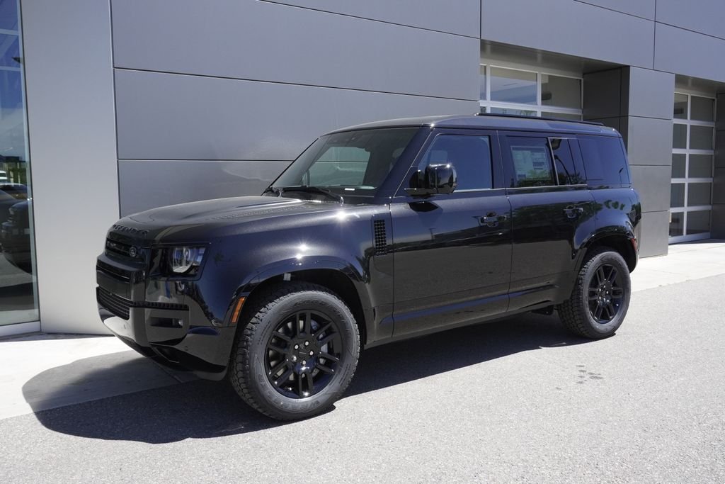 New 2026 Santorini Black Land Rover X-Dynamic SE image 3
