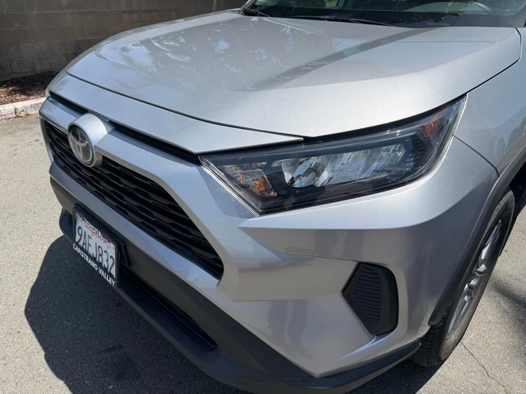 Used 2022 Silver Toyota LE image 4