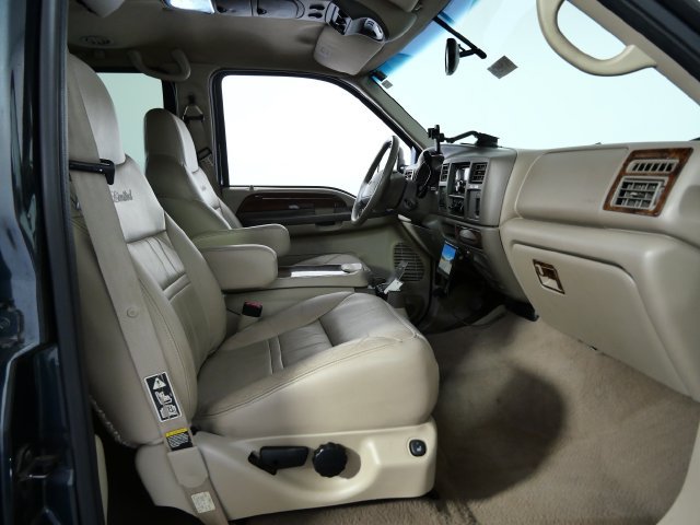 Used 2000 Green Ford Limited image 11
