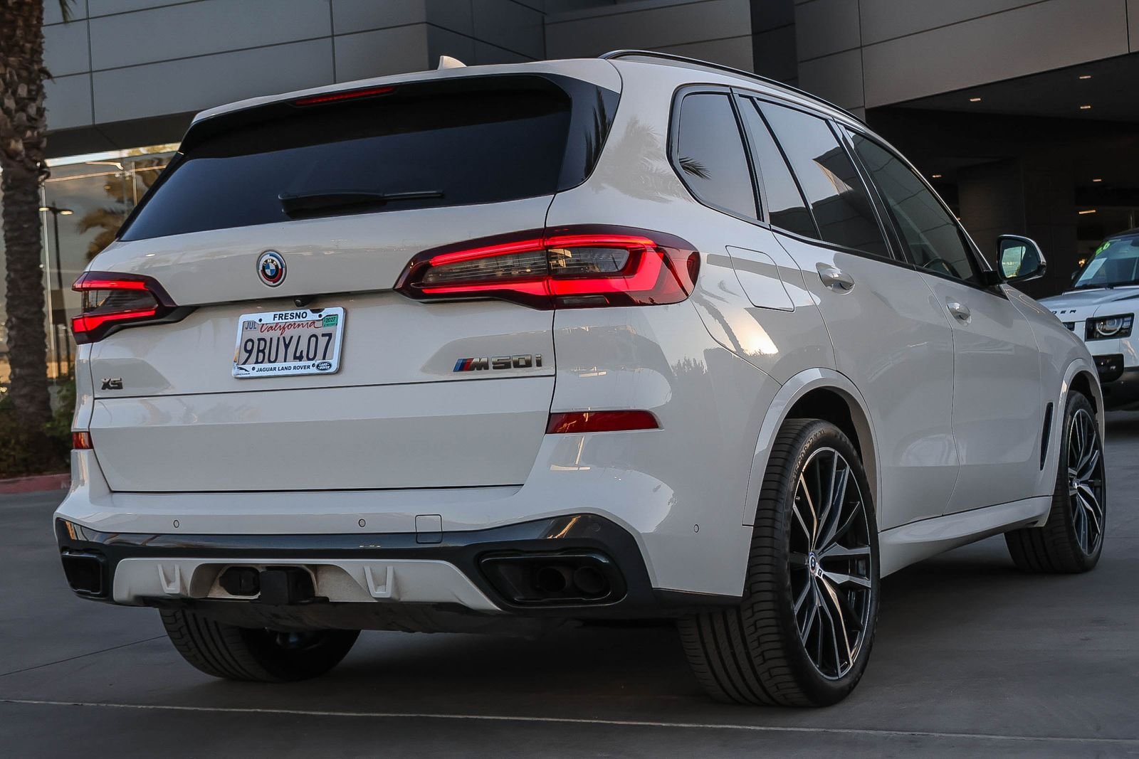Used 2022 White BMW M50i image 5