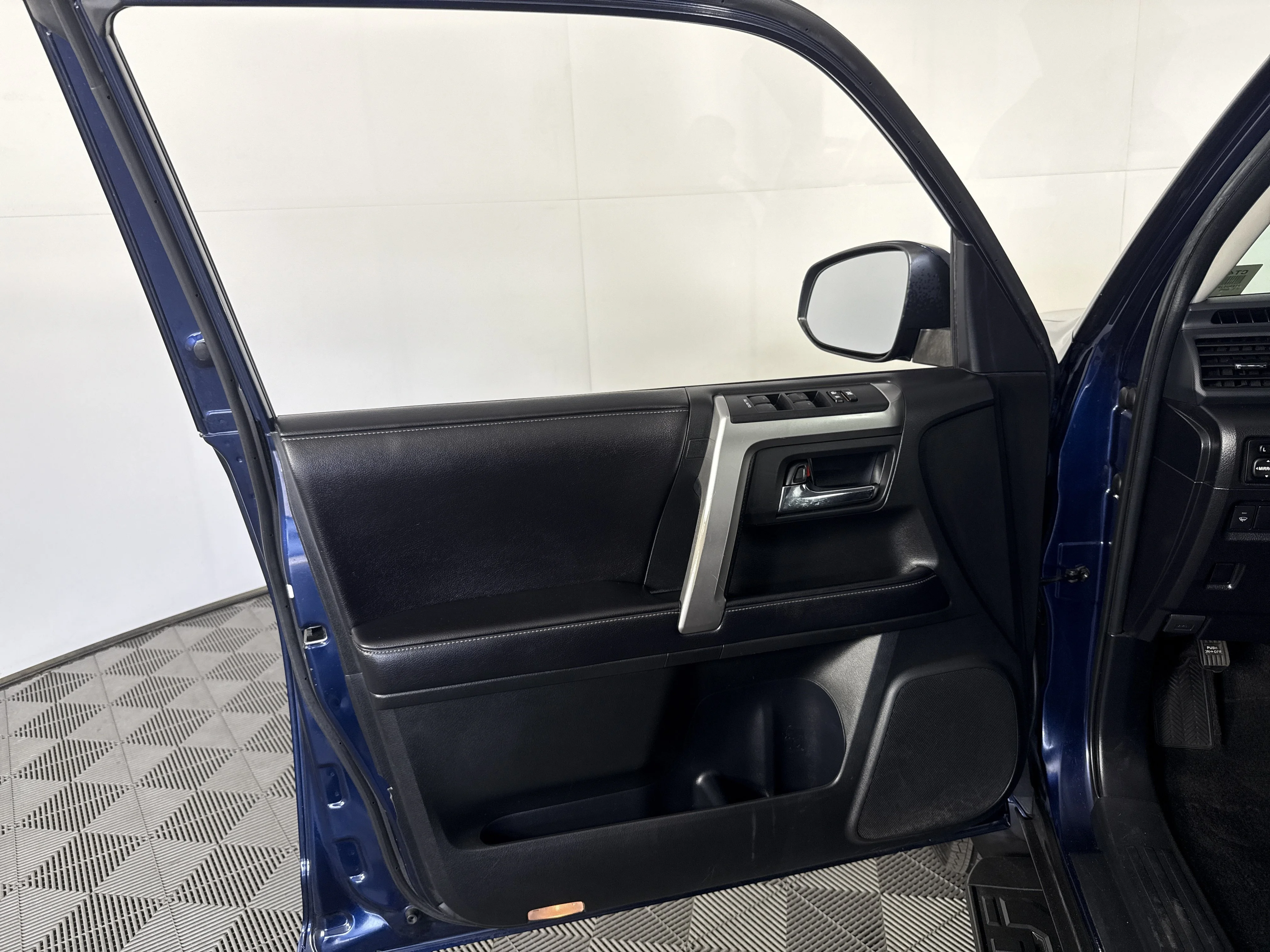 Used 2017 Nautical Blue Metallic Toyota SR5 image 13