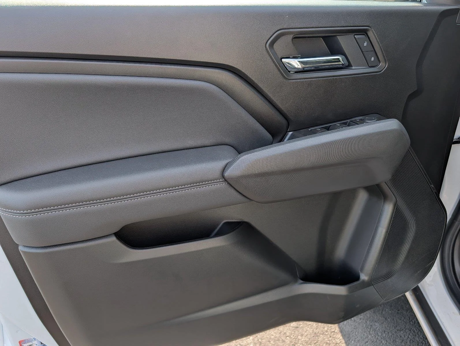 New 2026 Summit White GMC Elevation image 15