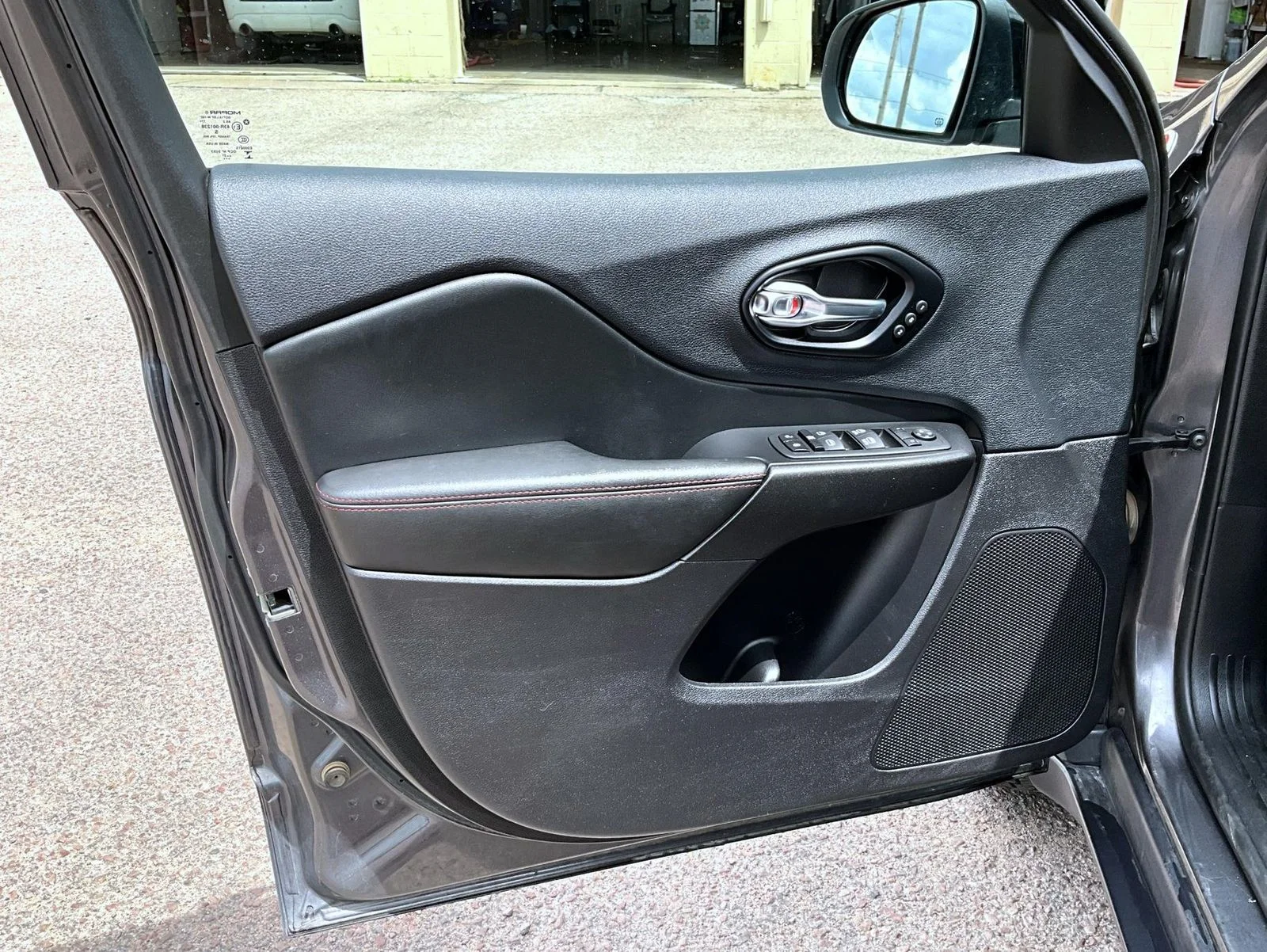 Used 2022 Gray Jeep Trailhawk image 10
