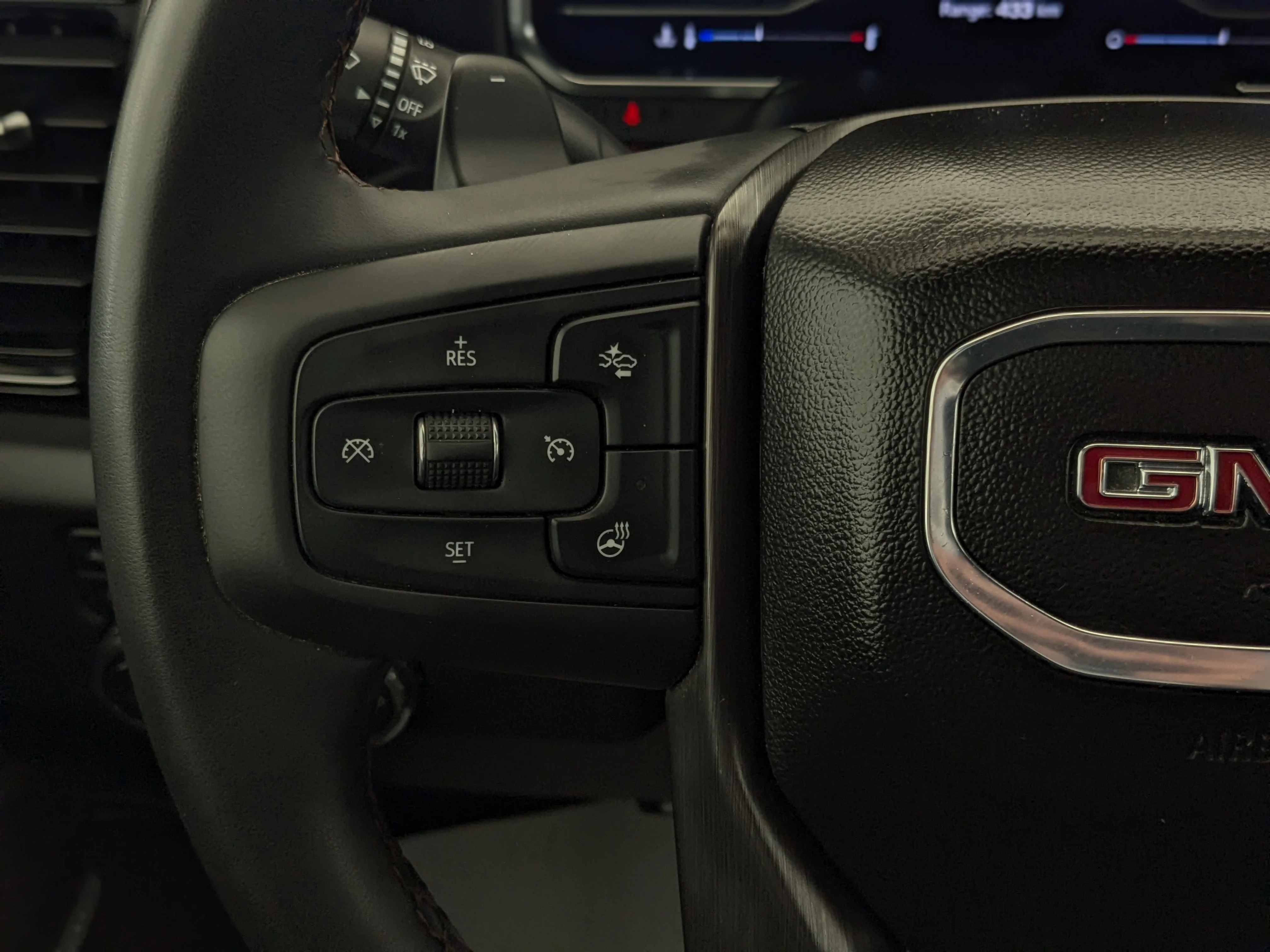 Used 2025 Grey GMC AT4 - - 2Lift - X31 Pkg - AT4 Premium Pkg - Sunroof - Leather image 17