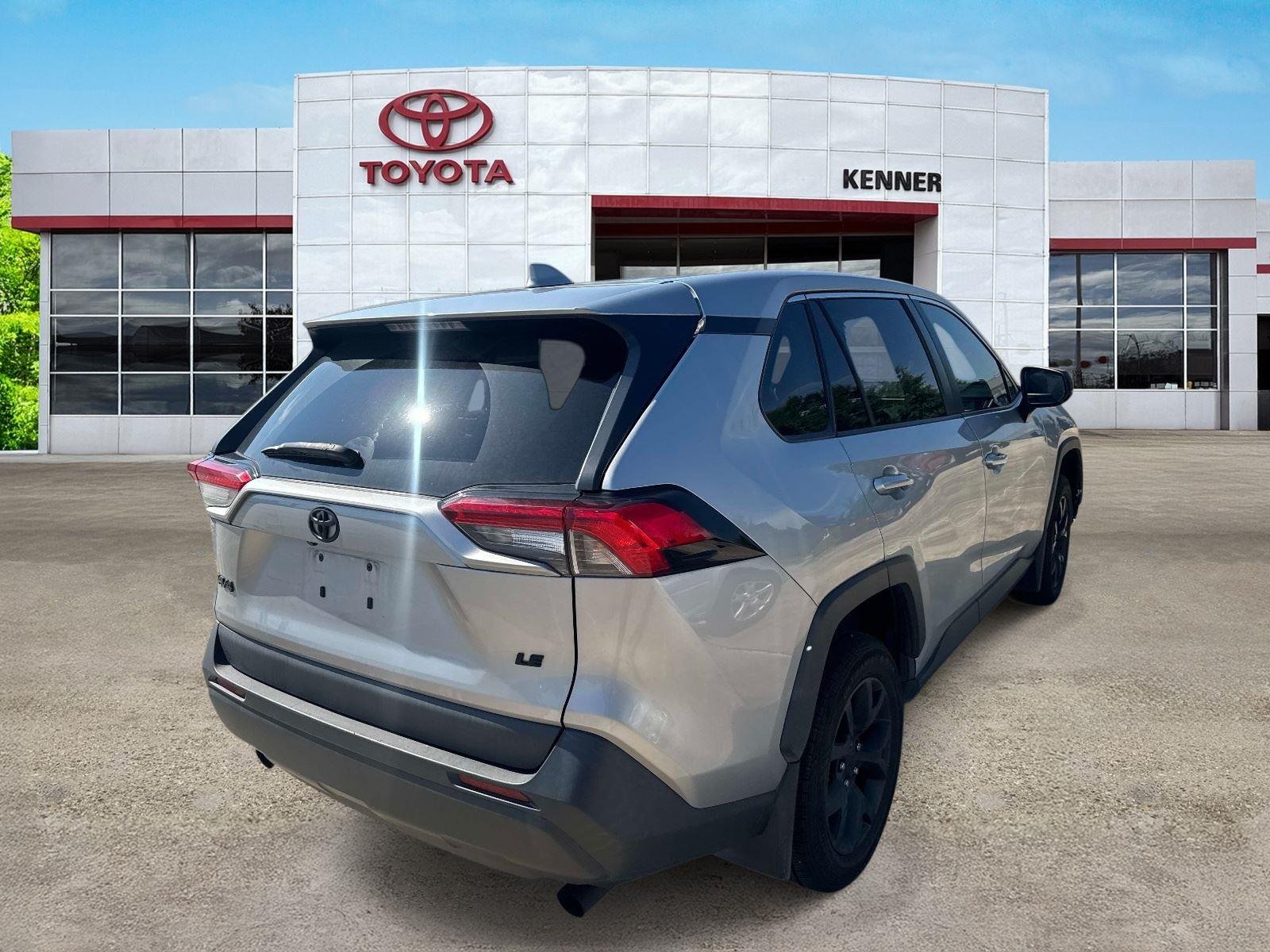 Used 2023 Silver Sky Metallic Toyota LE image 7