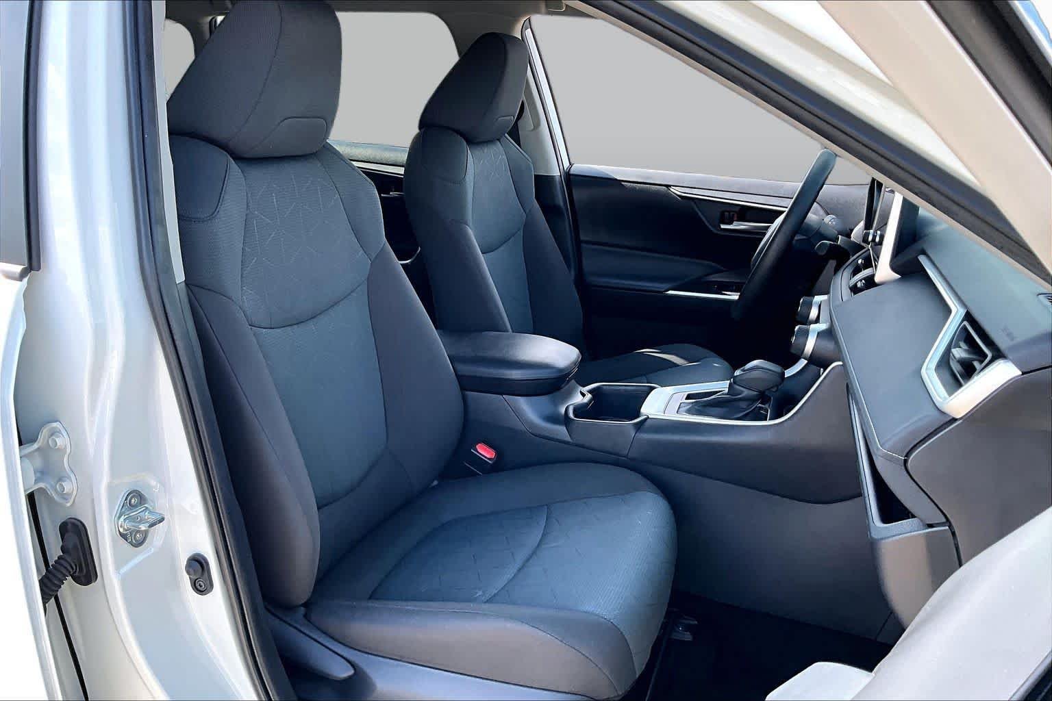 Used 2025 Ice Cap Toyota XLE image 9