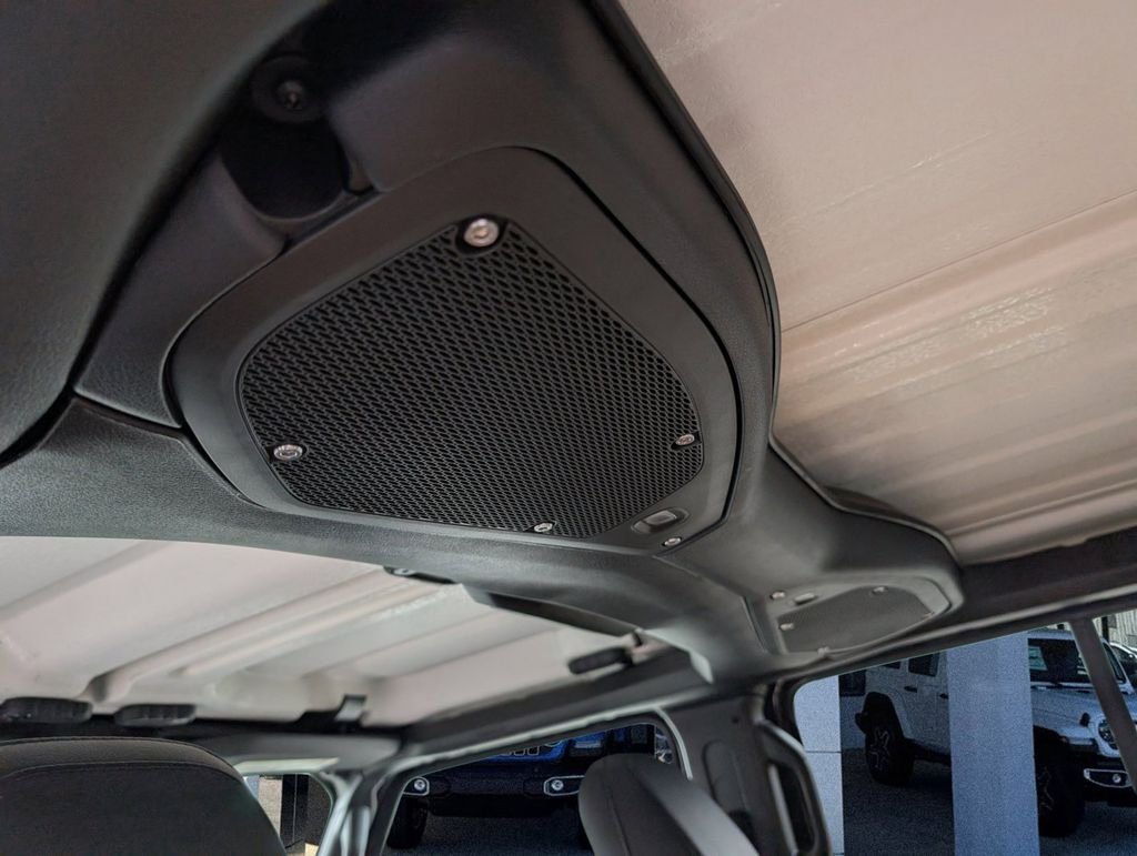 2026 Jeep Wrangler 4-Door Sahara - Photo 18