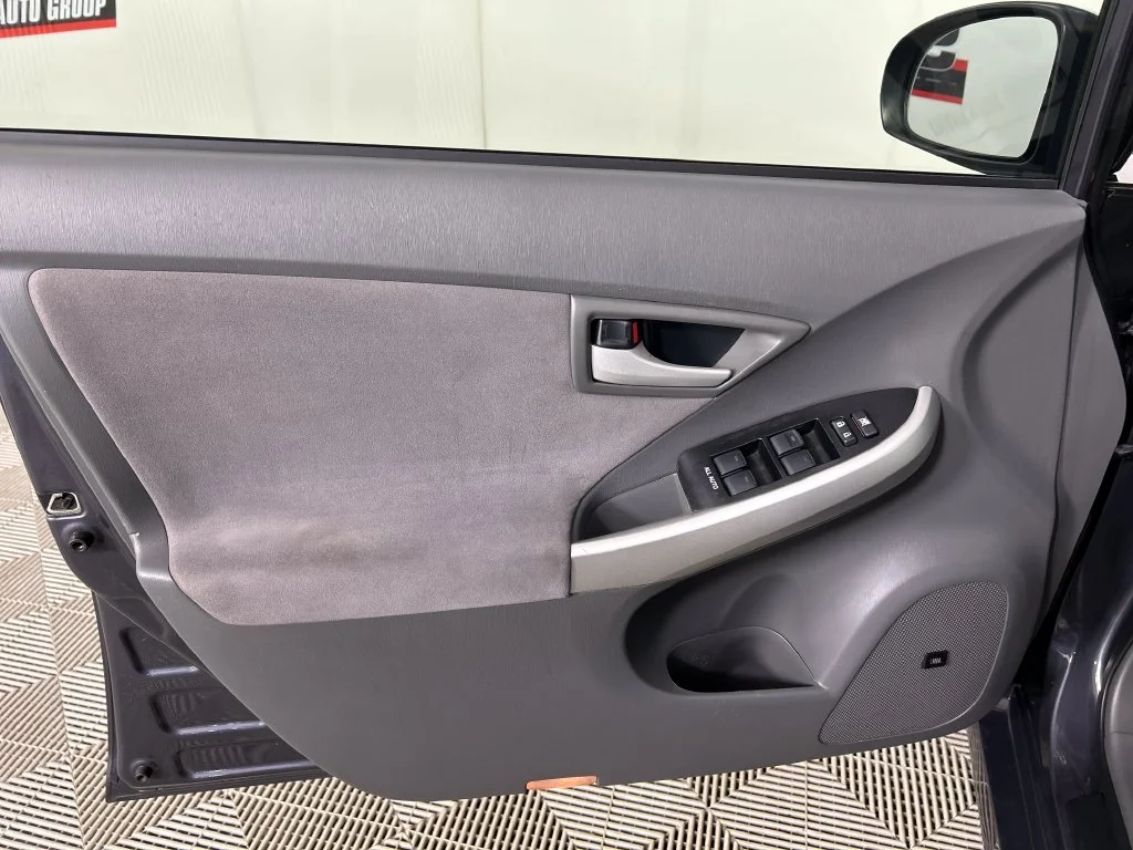 Used 2010 Blue Toyota  image 11