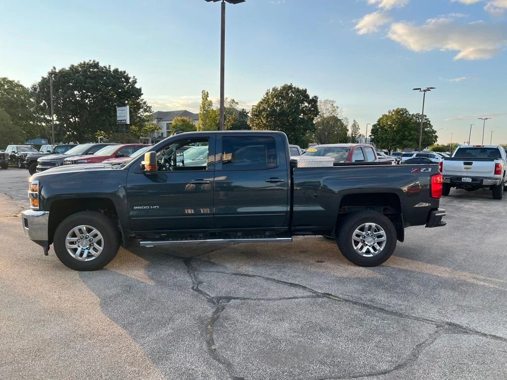Used 2019 Gray Chevrolet LT image 5