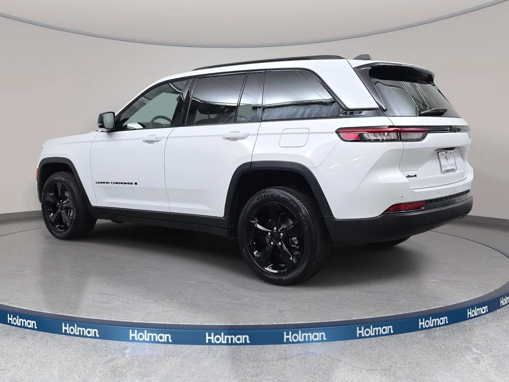 Used 2023 Bright White Clearcoat Jeep Altitude X image 8